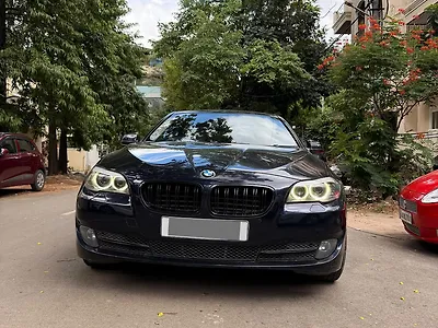 2012 BMW 5-Series 530d Sedan 1