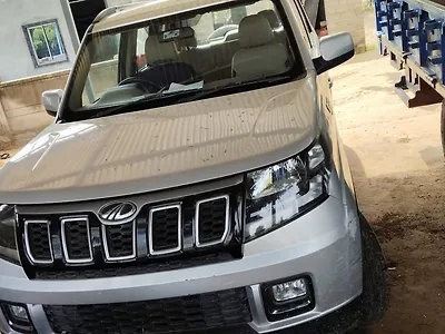 Second Hand Mahindra TUV300 T8 in Palanpur