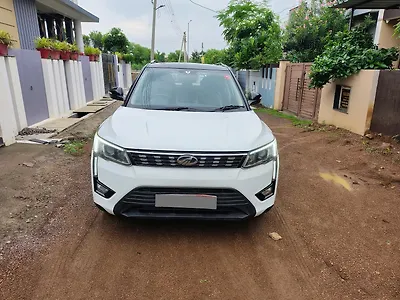 2021 Mahindra XUV300 W8 1.5 Diesel [2020] 1