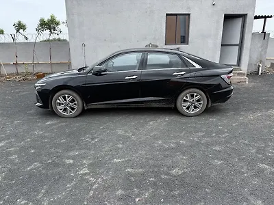 2024 Hyundai Verna SX Petrol 1.5L Automatic (CVT) 1 2024 Hyundai Verna SX Petrol 1.5L Automatic (CVT) 1