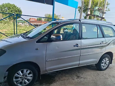 Second Hand Toyota Innova 2.5 E 7 STR in Hassan