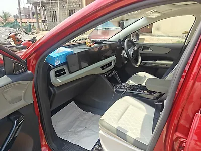 2025 Mahindra XEV 9e Pack Three 79.0 kWh 11.2kW Charger