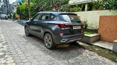 2022 किआ सेल्टोस HTK प्लस 1.5 आईएमटी 1 2022 किआ सेल्टोस HTK प्लस 1.5 आईएमटी 1
