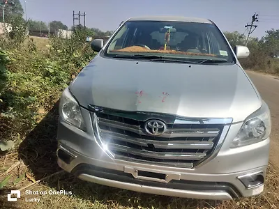 Second Hand Toyota Innova 2.5 VX 8 STR in Surguja