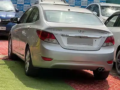 2011 हुंडई वरना फ़्लूइडिक 1.6 vtvt sx 1