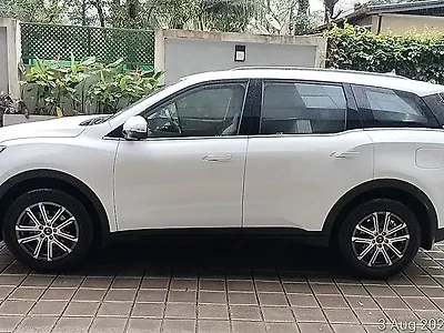 2023 महिंद्रा XUV700 AX7 लग्ज़री पैक डीज़ल एटी 7 सीटर [2023-2024] 1