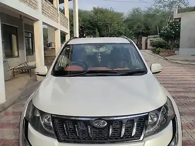 2017 महिंद्रा XUV500 w10 एडब्ल्यूडी ऑटोमैटिक 1