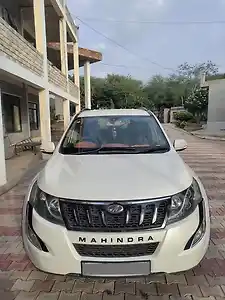 2017 महिंद्रा XUV500 w10 एडब्ल्यूडी ऑटोमैटिक 1 2017 महिंद्रा XUV500 w10 एडब्ल्यूडी ऑटोमैटिक 1