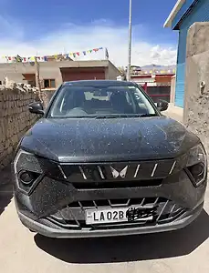 2025 महिंद्रा XUV 3XO AX5 Petrol 1.2L Turbo Manual 1