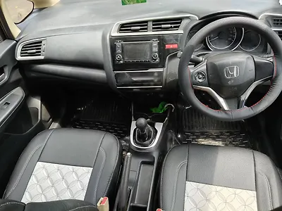 Second Hand Honda Jazz V Petrol in Kalyan