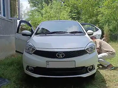 Second Hand टाटा टियागो रेवोट्रॉन xz in अनंतनाग