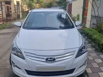 2015 हुंडई वरना फ़्लूइडीक 1.6 crdi sx 1