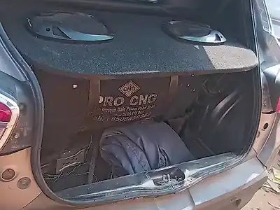 Second Hand रेनो क्विड 1.0 rxl इ​डिशन in मेरठ