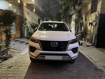 Second Hand Toyota Fortuner 2.8 4x2 MT in Nawanshahr