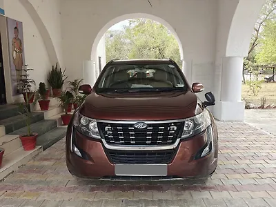 Second Hand Mahindra XUV500 W9 in Agra