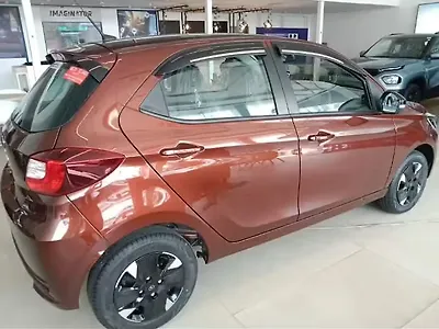 2025 Tata Tiago XT MT [2023-2025] 1