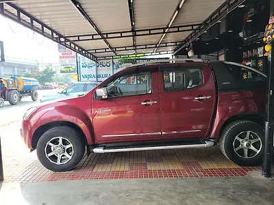 Second Hand Isuzu D-Max V-Cross High in Tirupati