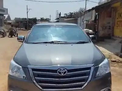 Second Hand टोयोटा इनोवा 2.5 e 7 str in हुब्ली