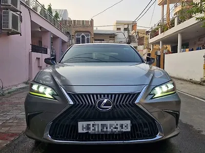 Second Hand Lexus ES 300h in Lucknow