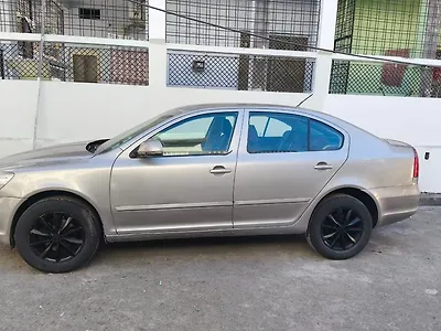 Second Hand Skoda Laura Elegance 2.0 TDI CR MT in Indore
