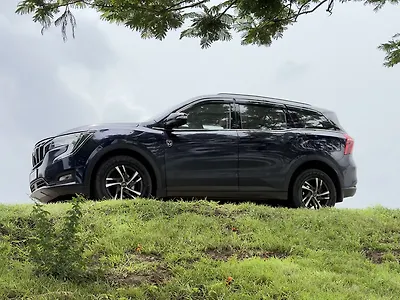 2022 Mahindra XUV700 AX 5 Diesel MT 5 STR [2021] 1