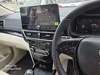 2024 Mahindra XUV 3XO AX7 Diesel 1.5L Turbo Manual Dual Tone 1