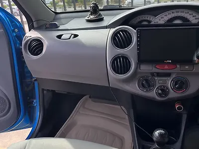 2011 Toyota Etios Liva V