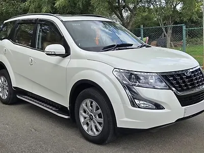 2021 Mahindra XUV500 W9