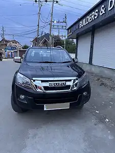 2017 इसुज़ू डी-मैक्स वी-क्रॉस 4x4 1