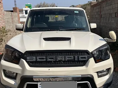 2015 Mahindra Scorpio S10 1