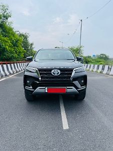 2023 Toyota Fortuner 4x2 2WD Diesel 2.8L Turbo Automatic 1 2023 Toyota Fortuner 4x2 2WD Diesel 2.8L Turbo Automatic 1