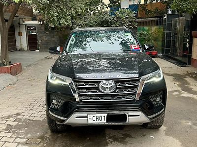 2022 Toyota Fortuner 4x2 2WD Diesel 2.8L Turbo Automatic 1