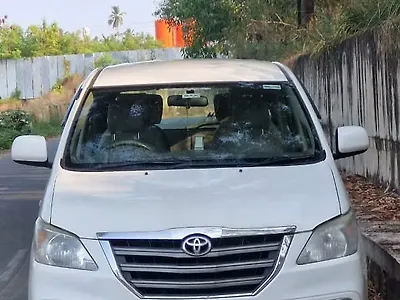 2014 Toyota Innova 2.5 G 7 STR BS-IV 1