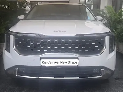 Second Hand Kia Carnival Limousine Plus in Meerut