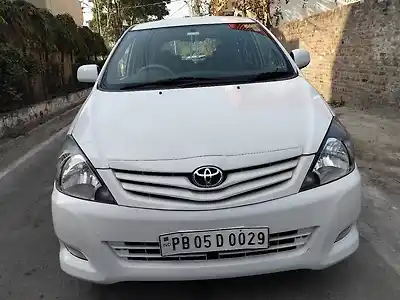 Second Hand टोयोटा इनोवा 2.5 g4 8 str in जालंधर