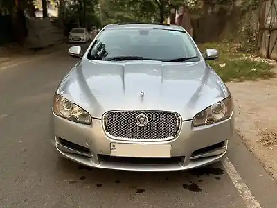 Second Hand जैगुवार एक्सएफ़ 3.0 v6 प्रीमियम लग्ज़री in लखनऊ