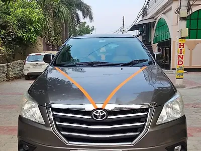 Second Hand Toyota Innova 2.5 G BS IV 7 STR in Varanasi