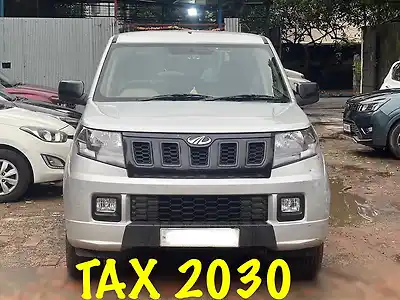 Second Hand महिंद्रा tuv300 t4 प्लस in कोलकाता