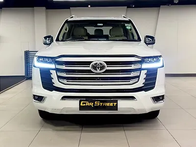 Second Hand Toyota Land Cruiser LC 200 VX in Delhi