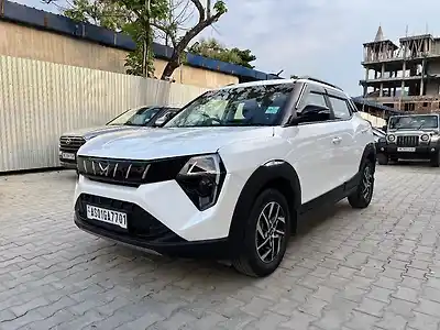 Second Hand महिंद्रा XUV300 AX5 Diesel 1.5L Turbo Manual in गुवाहाटी