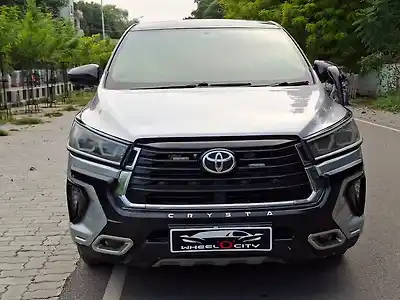 Second Hand टोयोटा इनोवा क्रिस्टा 2.8 zx 7 str [2016-2020] ऑटोमैटिक in कानपुर