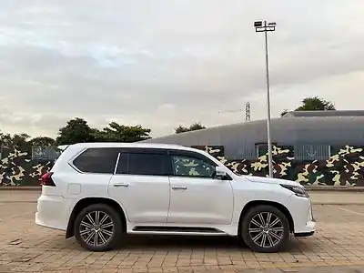 Second Hand लेक्सस LX 600 in ठाणे