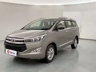 Second Hand टोयोटा इनोवा क्रिस्टा 2.4 vx 8 str [2016-2020] in लखनऊ