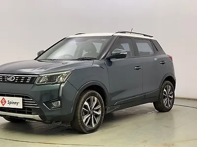 Second Hand Mahindra XUV300 W8(O) 1.5 Diesel Dual Tone [2020] in Kolkata
