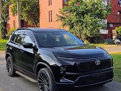 Second Hand Tata Safari Accomplished Plus 6 STR Dark Edition AT in Chandigarh