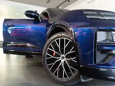 Second Hand पोर्शे मैकन इलेक्ट्रिक एसयूवी in मुंबई