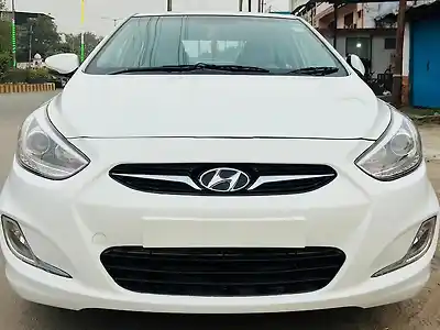Second Hand हुंडई वरना फ़्लूइडिक 1.6 vtvt sx ऑटोमैटिक in कानपुर