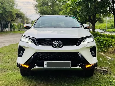 2021 Toyota Fortuner 4X2 2WD Diesel Turbo Automatic Dual Tone 1