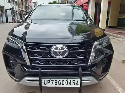 Second Hand टोयोटा फ़ॉर्च्यूनर 4x2 एटी 2.8 डीज़ल  in कानपुर