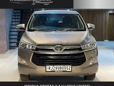 Second Hand Toyota Innova Crysta 2.4 V Diesel in Jaipur